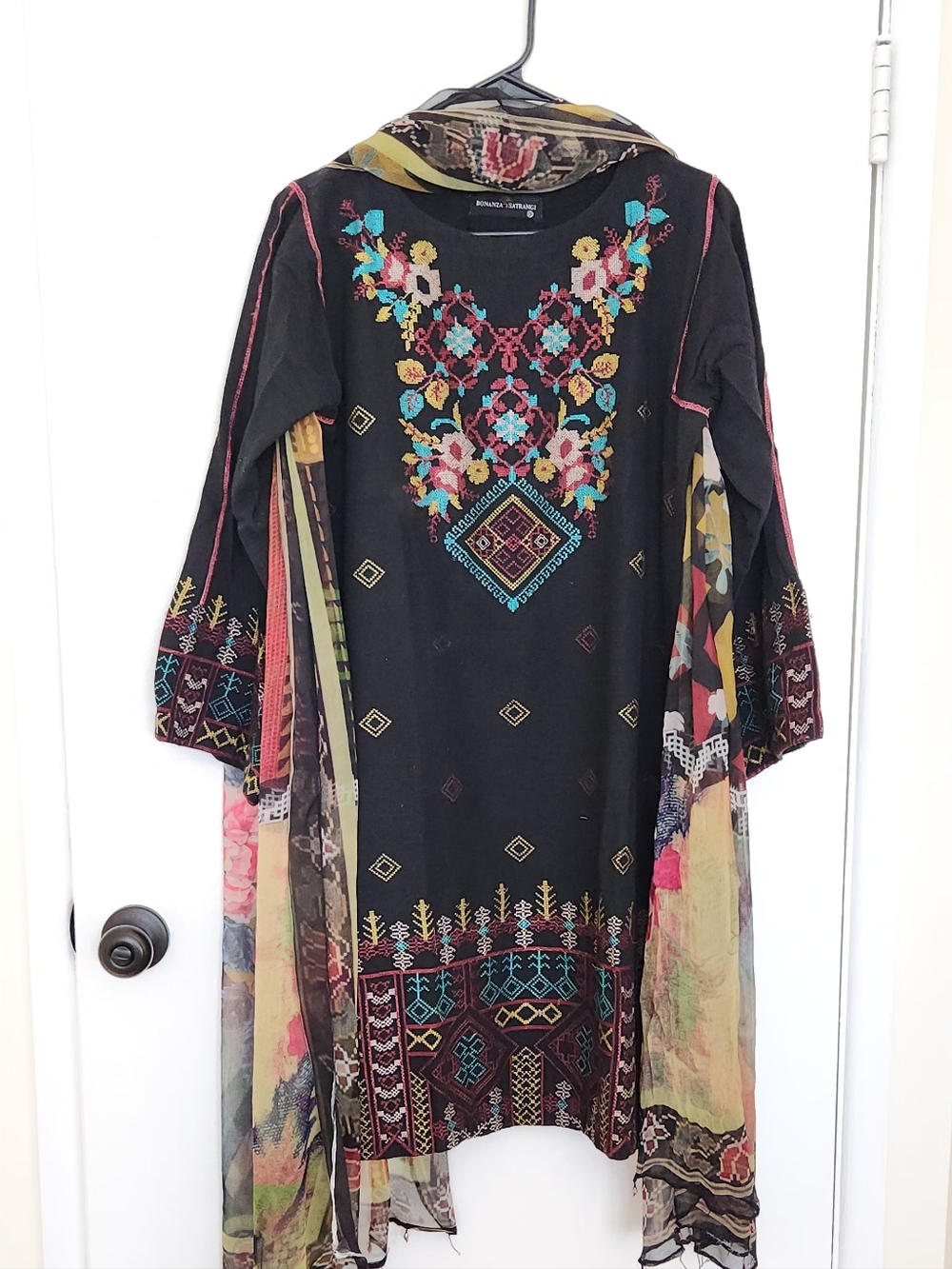 Pakistani 2 Piece Dress Bonanza Satrangi